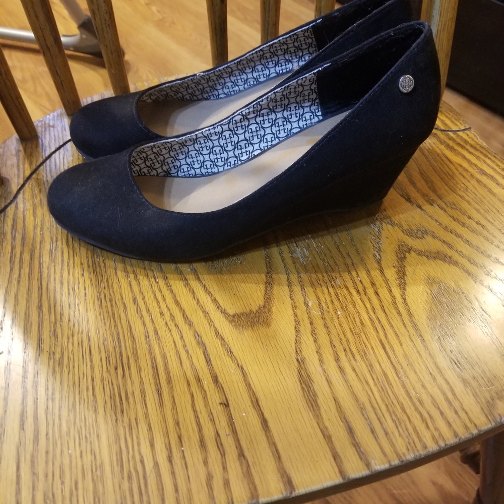 Daisy Fuentes size 8.5 womens wedge heels